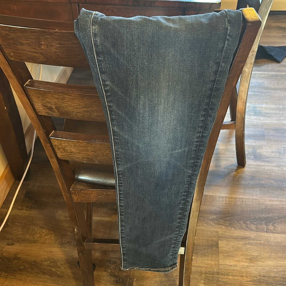 size 8, American Eagle jeans next level stretch skinny.